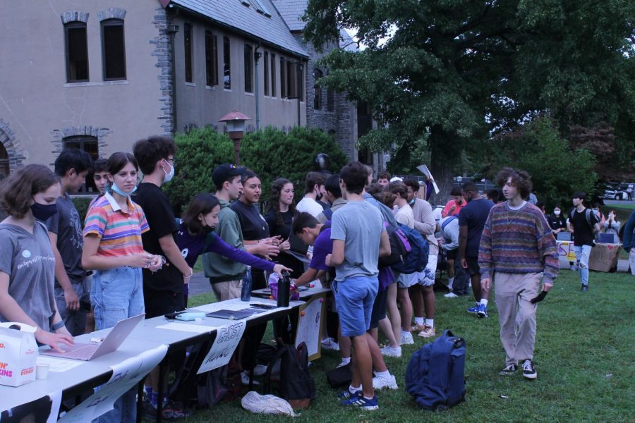 The club fair was back in full swing on the quad this September, after a year away. The student body gathered to explore new and old clubs returning to campus.