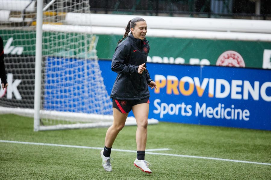 Sam+Coffey+trains+in+practice+for+the+Portland+Thorns.+She+was+drafted+by+the+Thorns+in+2021%2C+but+chose+to+stay+at+Penn+State+University+for+an+additional+year+before+joining+the+team+at+the+beginning+of+2022.