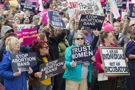 FOLLOWING A LEAKED SUPREME Court decision on May 2 that threatened abortion rights, pro-
choice protests have erupted around the nation. There are many calls for Democrats to codify Roe

v. Wade, the historic 1973 decision that ruled abortion bans unconstituional, into law.