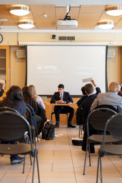 Knox Gary '28 served as a chair for the Disarmament and International Security Committee (DISEC) at MASMUNC. Delegates in DISEC discussed global Artificial Intelligence (AI) policy issues and debated the use of AI in warfare. 